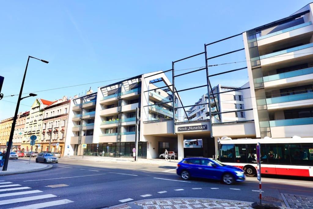 Modern Apartment • Garden • Near The City Center Prague Ngoại thất bức ảnh