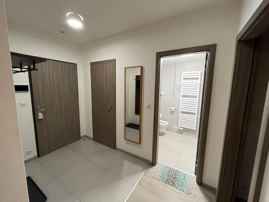 Modern Apartment • Garden • Near The City Center Prague Ngoại thất bức ảnh