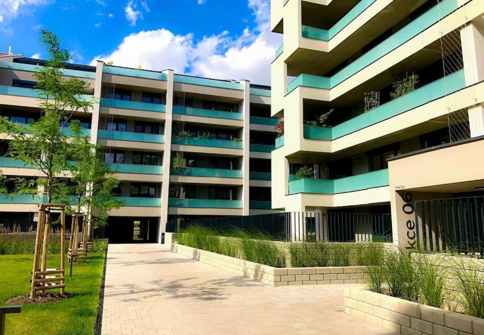 Modern Apartment • Garden • Near The City Center Prague Ngoại thất bức ảnh